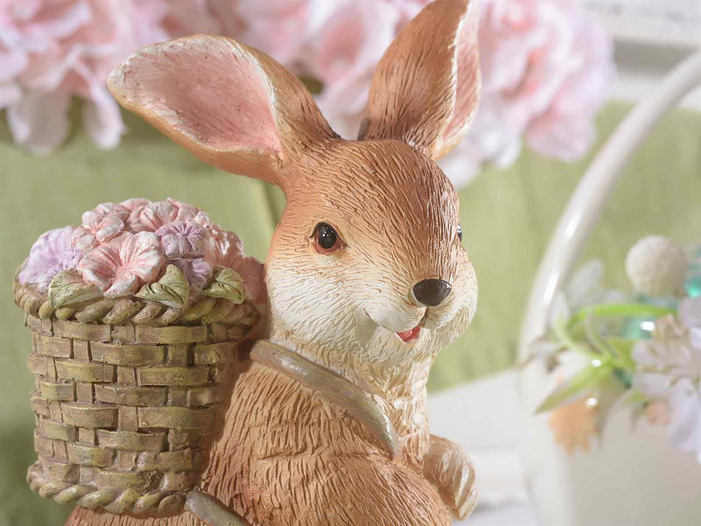 Hare med blomsterkurv H16