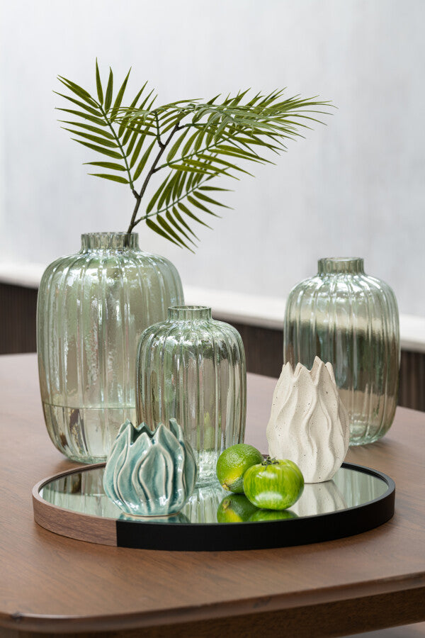 Vase lines medium